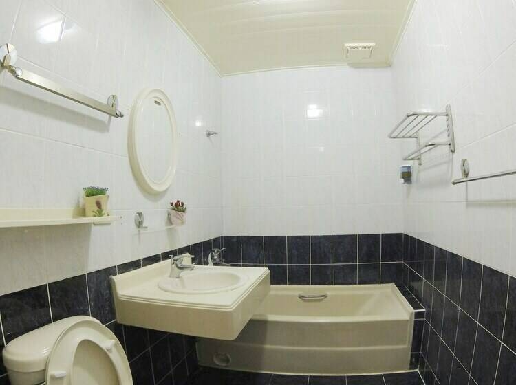 اتاق خانوادگی, 179 House