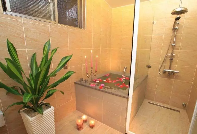 اتاق لوکس چهار تخته, Country Grange B&b