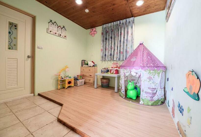 اتاق استاندارد چهار تخته, Starhome Cottage