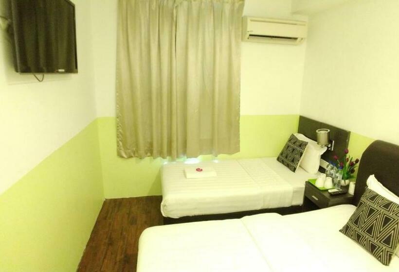 חדר משפחתי, Apple 1 Hotel Queensbay