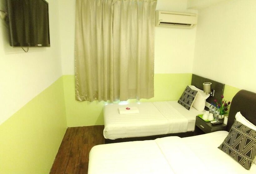 חדר משפחתי, Apple 1 Hotel Queensbay