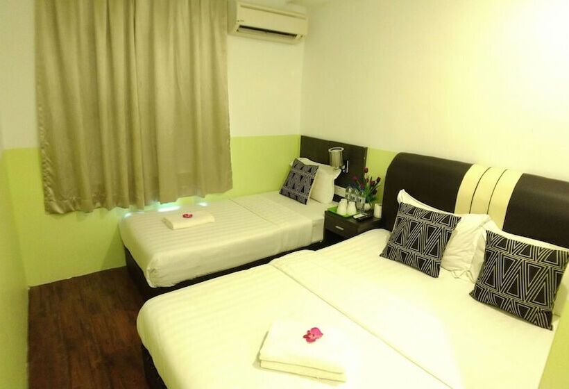 חדר משפחתי, Apple 1 Hotel Queensbay