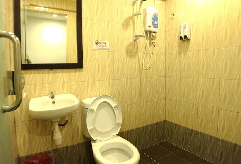 חדר משפחתי, Apple 1 Hotel Queensbay