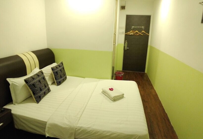 חדר משפחתי, Apple 1 Hotel Queensbay