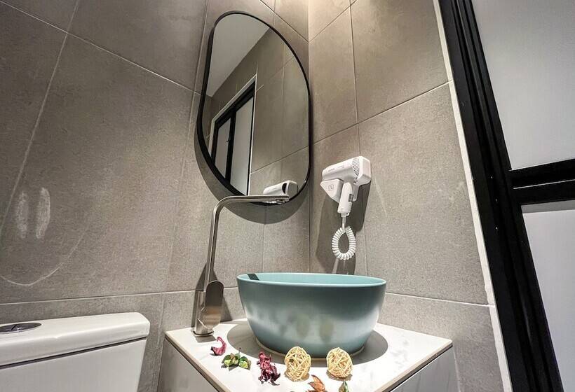 חדר משפחתי דלוקס, Apple 1 Hotel Queensbay