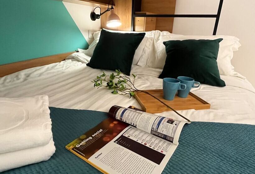 اتاق لوکس خانوادگی, Apple 1 Hotel Queensbay
