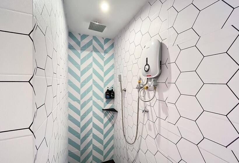 חדר רומנטי, Apple 1 Hotel Queensbay