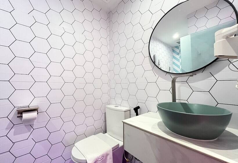 חדר רומנטי, Apple 1 Hotel Queensbay