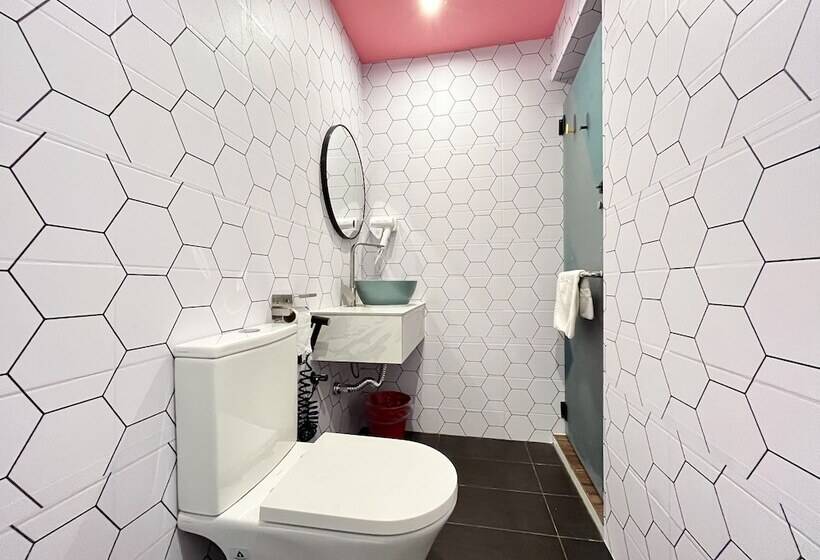اتاق رمانتیک, Apple 1 Hotel Queensbay