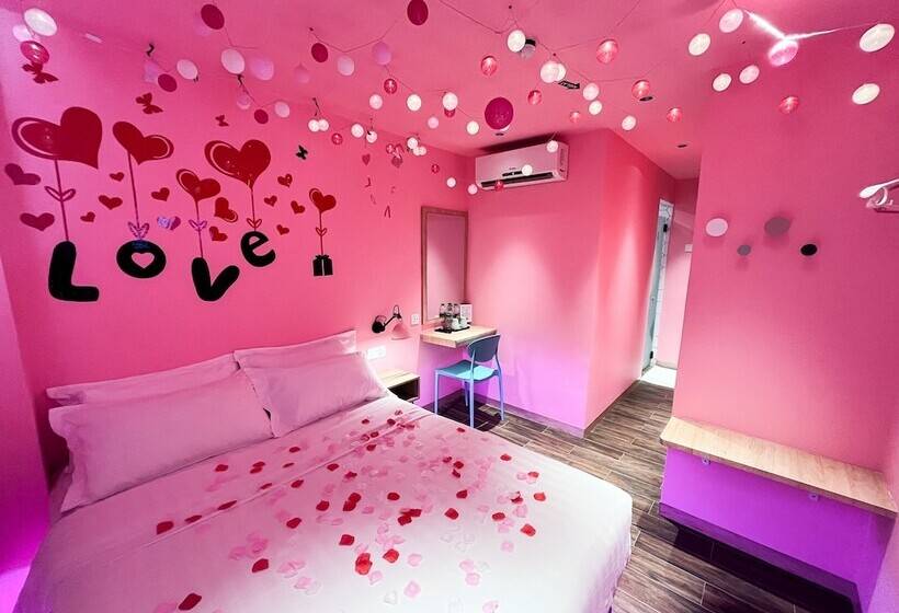 חדר רומנטי, Apple 1 Hotel Queensbay