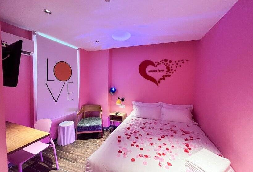 חדר רומנטי, Apple 1 Hotel Queensbay