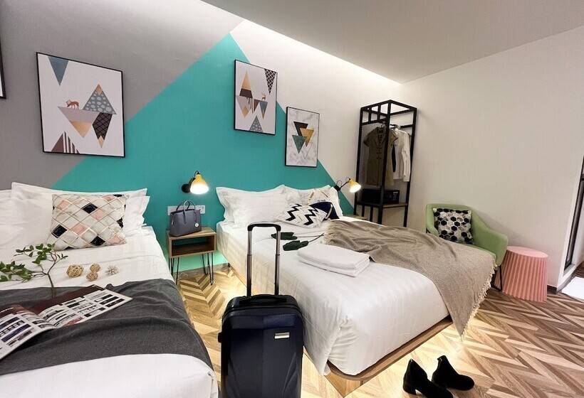 חדר משפחתי דלוקס, Apple 1 Hotel Queensbay