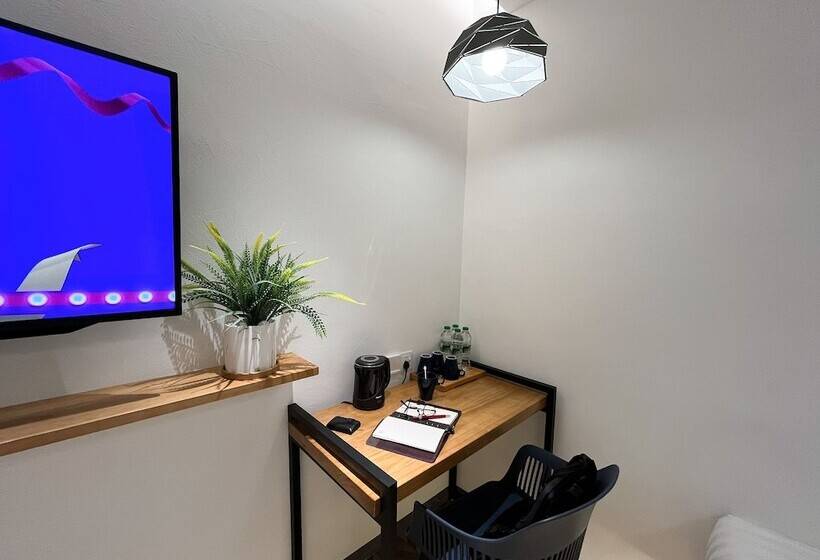 חדר משפחתי דלוקס, Apple 1 Hotel Queensbay