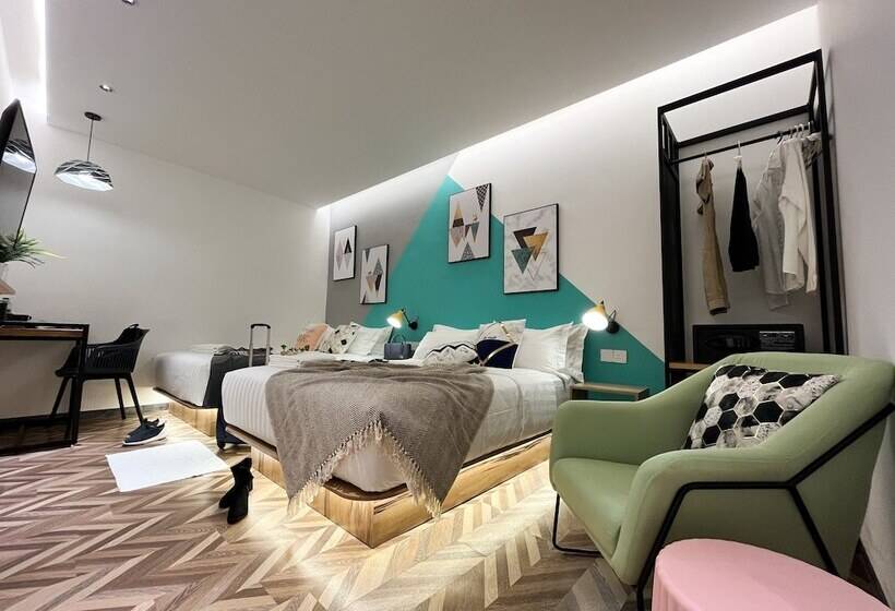 חדר משפחתי דלוקס, Apple 1 Hotel Queensbay