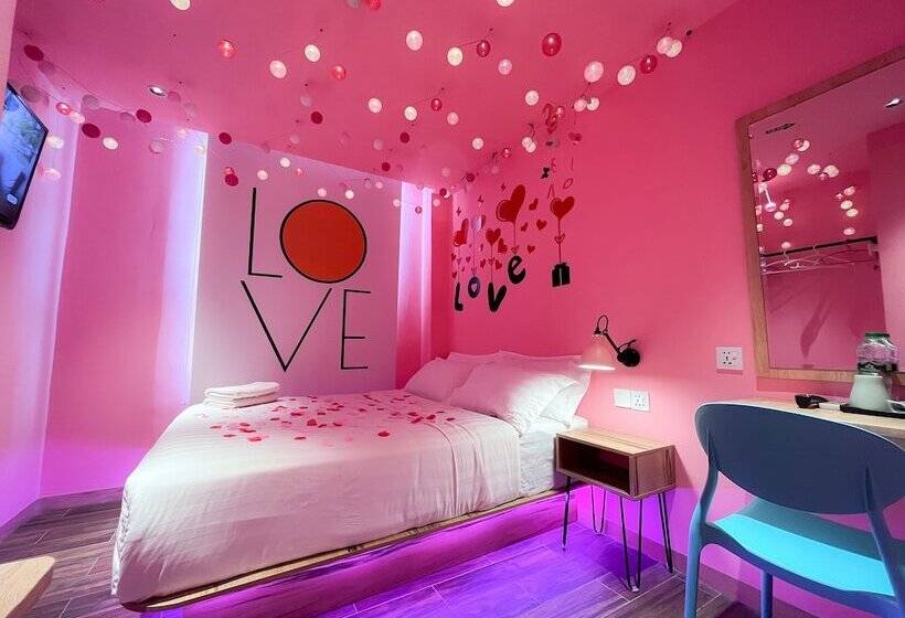 חדר רומנטי, Apple 1 Hotel Queensbay