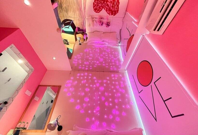 חדר רומנטי, Apple 1 Hotel Queensbay