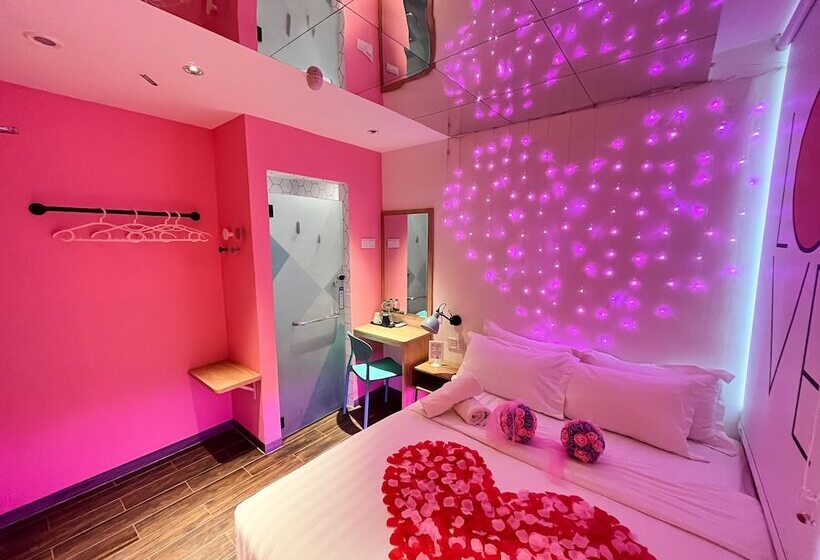 חדר רומנטי, Apple 1 Hotel Queensbay