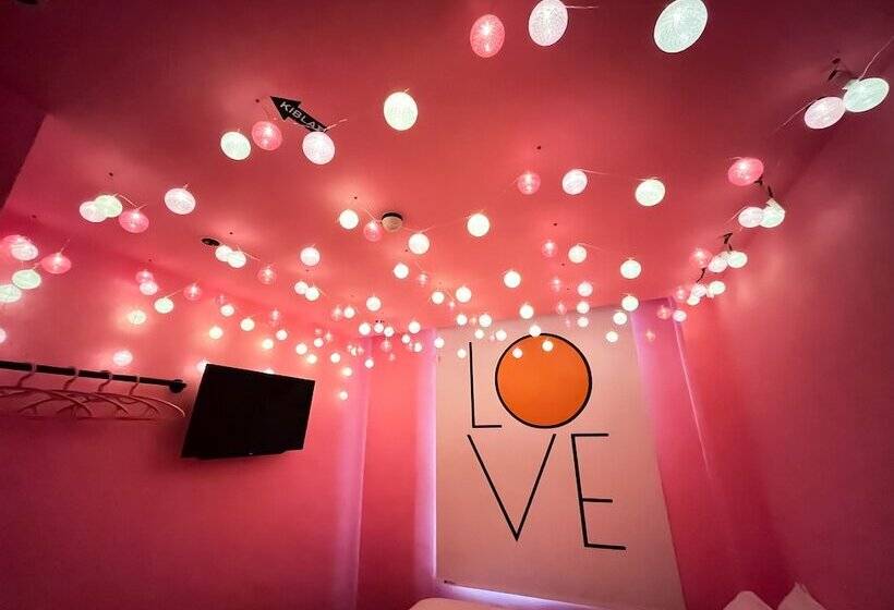 חדר רומנטי, Apple 1 Hotel Queensbay