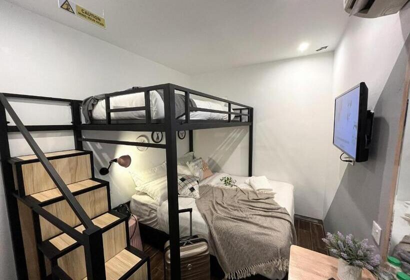 חדר משפחתי, Apple 1 Hotel Queensbay