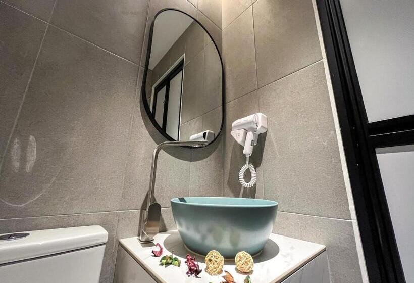 חדר משפחתי דלוקס, Apple 1 Hotel Queensbay