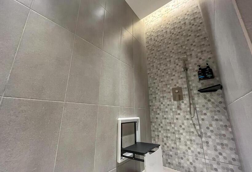 חדר משפחתי דלוקס, Apple 1 Hotel Queensbay