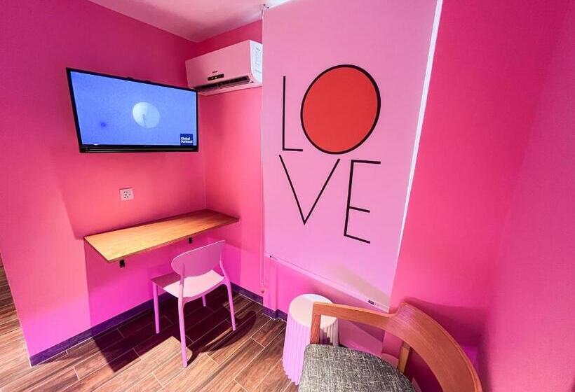 חדר רומנטי, Apple 1 Hotel Queensbay