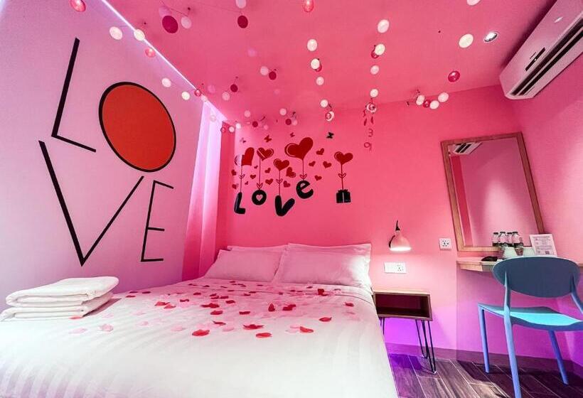 חדר רומנטי, Apple 1 Hotel Queensbay