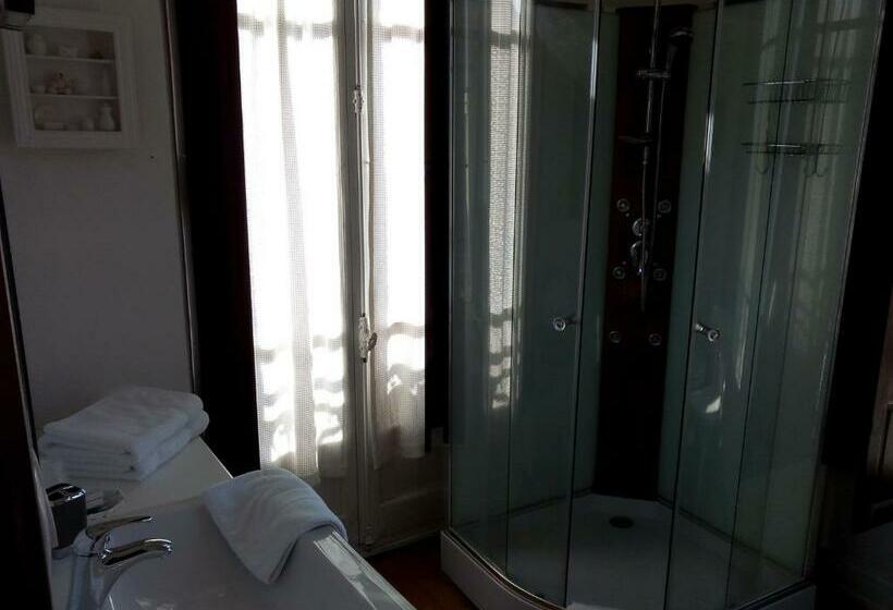 חדר סופריור עם מרפסת, Castel De La Pique