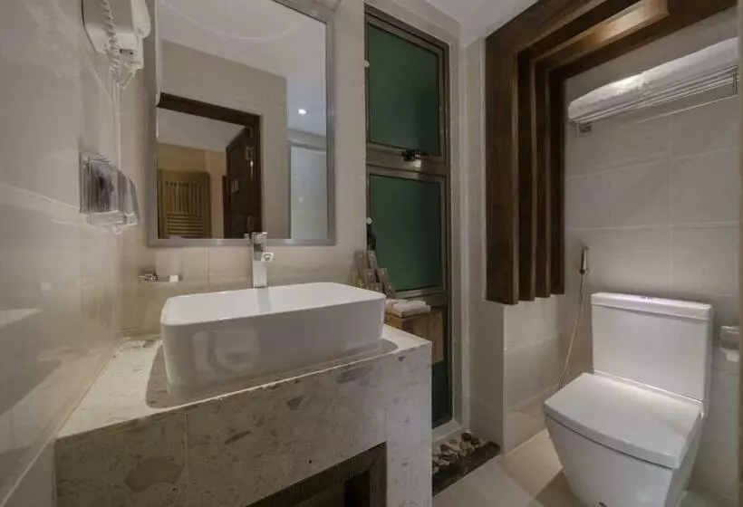 اتاق استاندارد با بالکن و چشم‌انداز دریا, Ocean Grand At Hulhumale