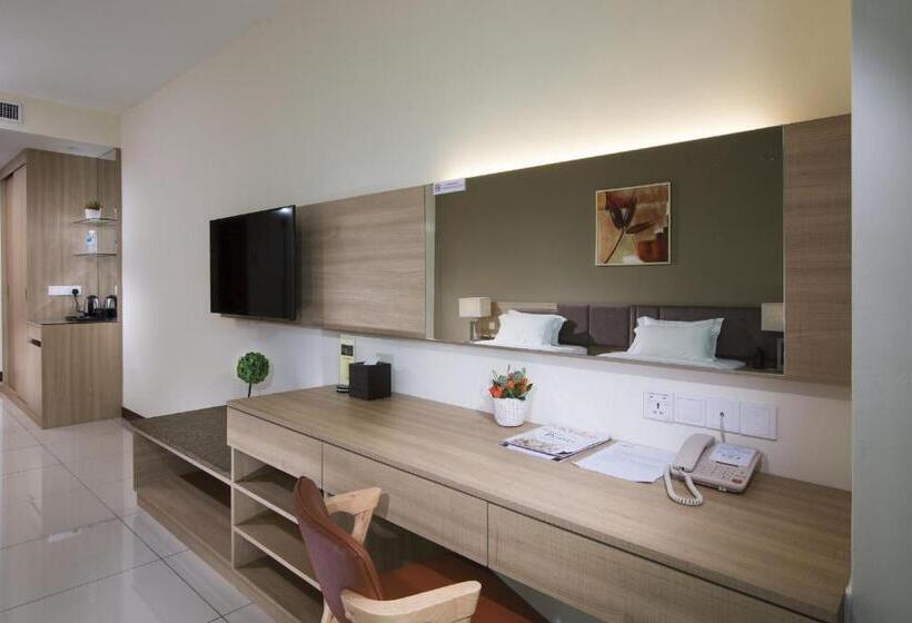 חדר דחוקס עם מיטת קינג, One Pacific Hotel & Serviced Apartments