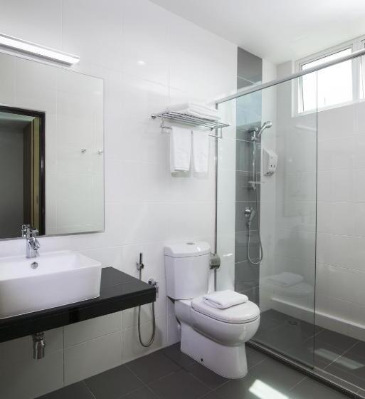 اتاق لوکس با تخت بزرگ, One Pacific Hotel & Serviced Apartments