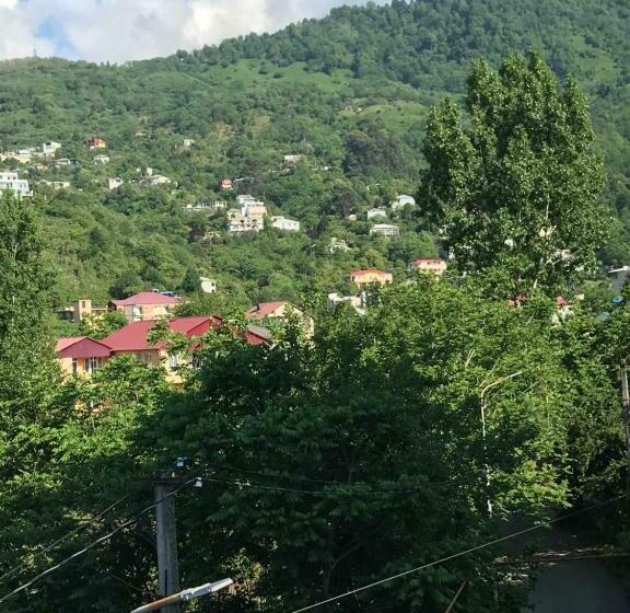 اتاق خانوادگی با چشمانداز کوه, Villa Del Mar