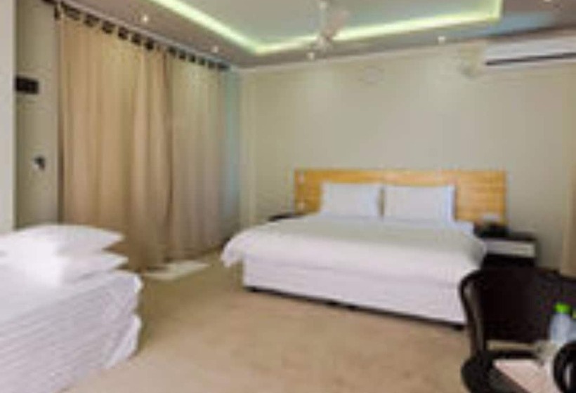 اتاق خانوادگی, White Sand Lodge