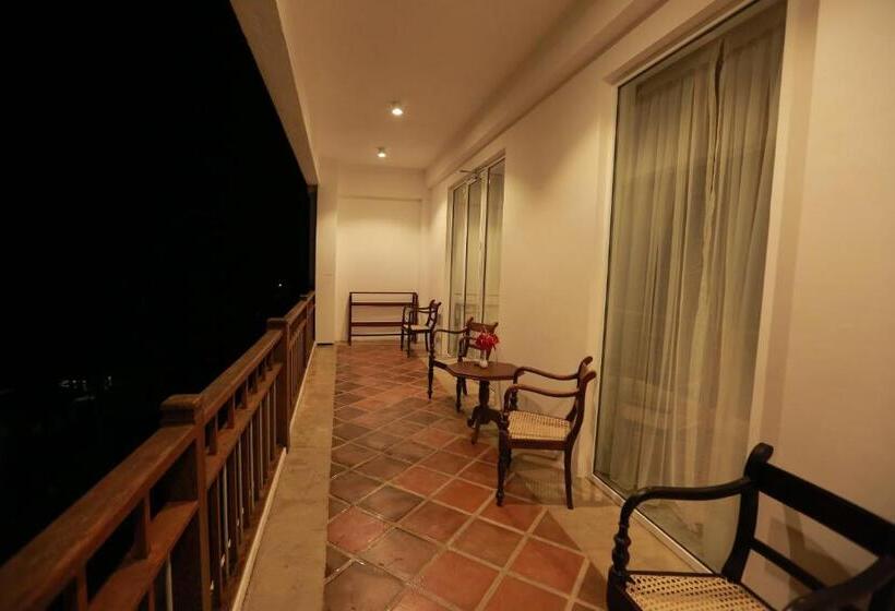 Апартаменты 3 Спальни, Refresh Hotel Hikkaduwa