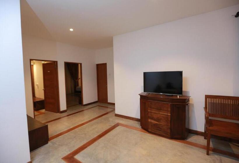 Апартаменты 3 Спальни, Refresh Hotel Hikkaduwa