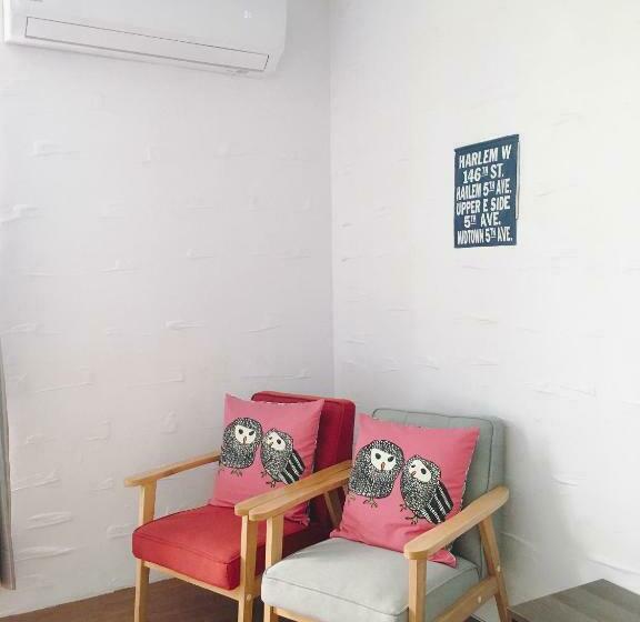 اتاق کلاسیک چهارنفره, Summer Colour B&b