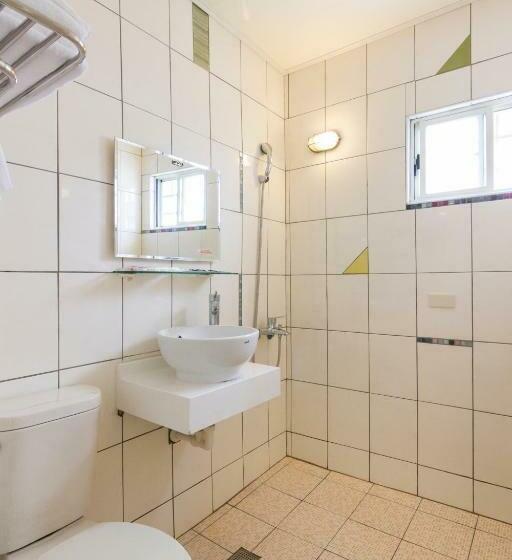 اتاق کلاسیک چهارنفره, Summer Colour B&b