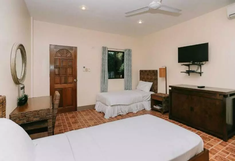 デラックストリプルルーム, Turtle Bay Dive Resort