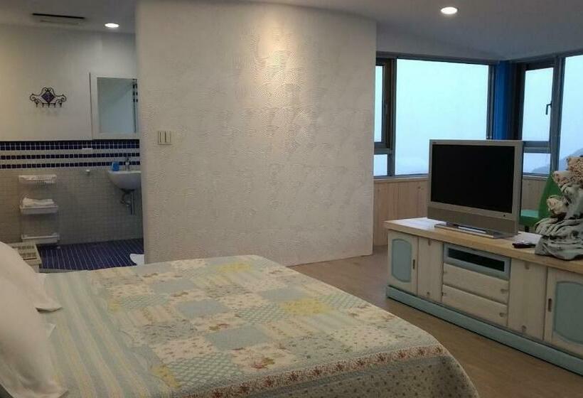 اتاق استاندارد با چشمانداز دریا, Good Time B&b