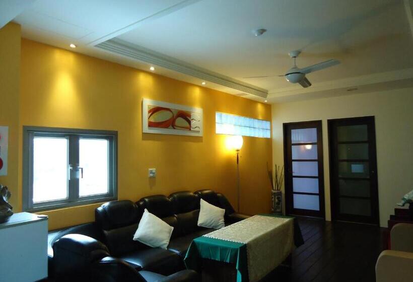 اتاق لوکس با چشمانداز دریا, Good Time B&b