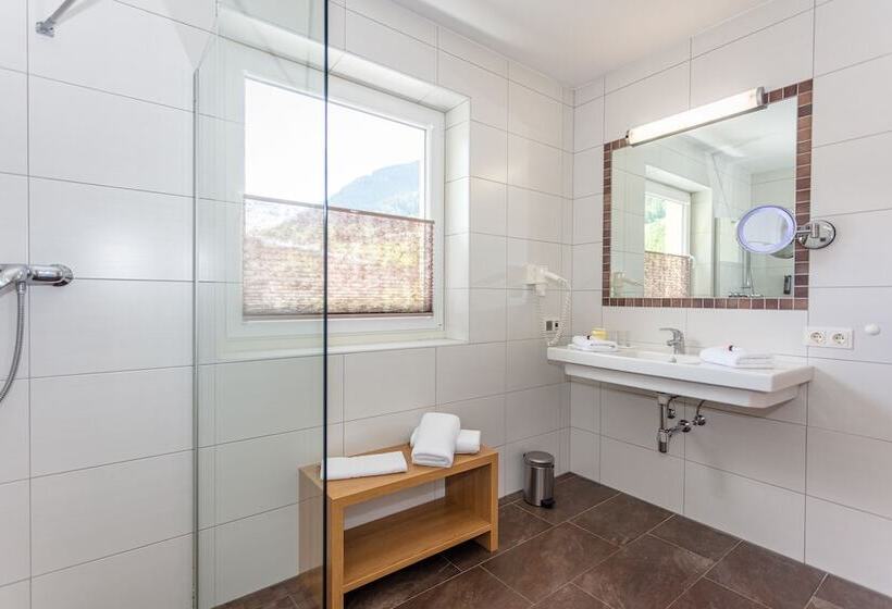 اتاق خانوادگی, Almrausch