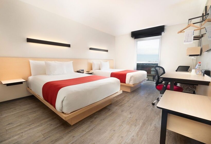 带2个双人床的标准工作室, City Express By Marriott Santiago Aeropuerto