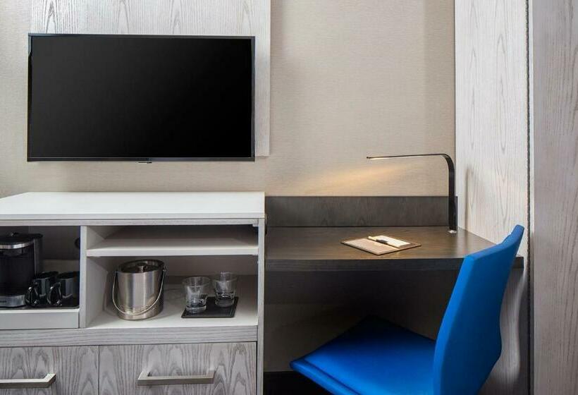 带2个双人床的标准工作室, Doubletree By Hilton  New York Times Square West