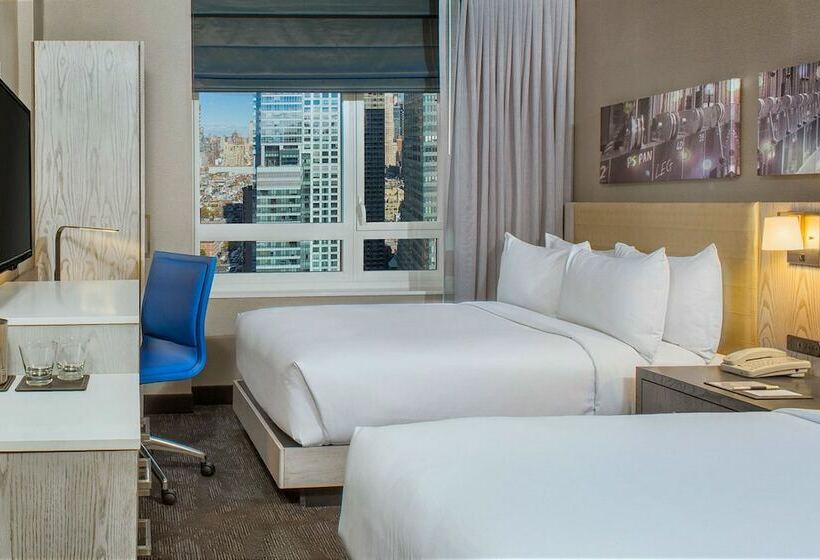 带2个双人床的标准工作室, Doubletree By Hilton  New York Times Square West