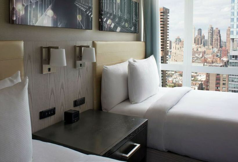 带2个双人床的标准工作室, Doubletree By Hilton  New York Times Square West