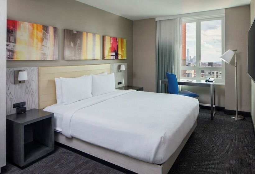 适合残疾人士使用的带双人床的标准间, Doubletree By Hilton New York Times Square West