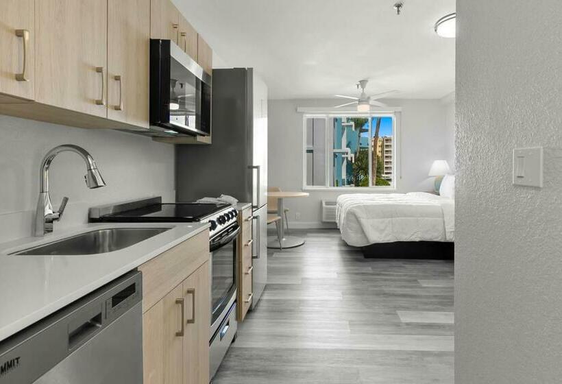 إستوديو قياسى, Grand Shores West