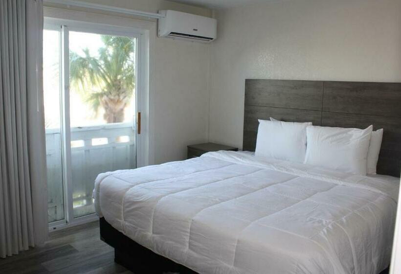 جناح, Grand Shores West