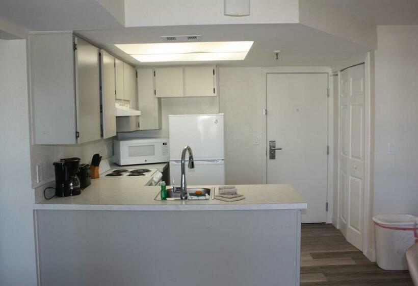 جناح, Grand Shores West