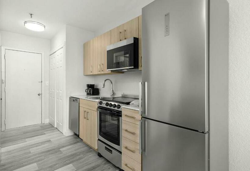 إستوديو قياسى, Grand Shores West